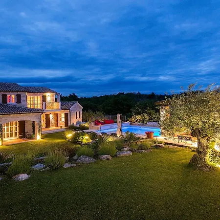 Artien Holiday home *